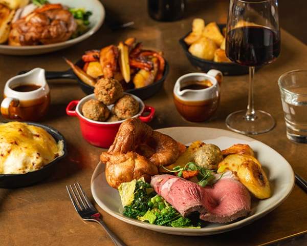 Best Sunday Roasts in Coventry: A Foodie Guide for Visitors