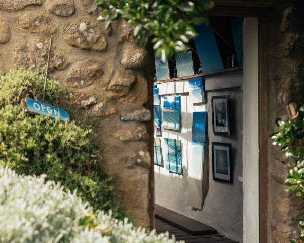Turquoise Dreams: Richard Pearce’s Life in Paint and Tide