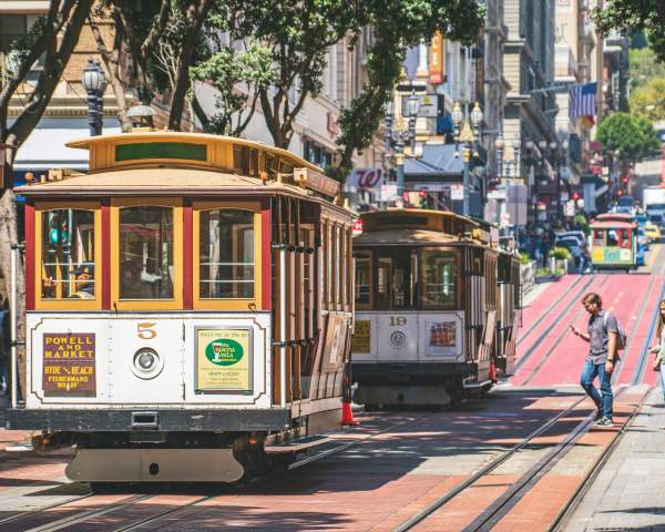 Let’s make far-out memories! Here are ✨golden✨ between-session break ideas for Simpleview Summit