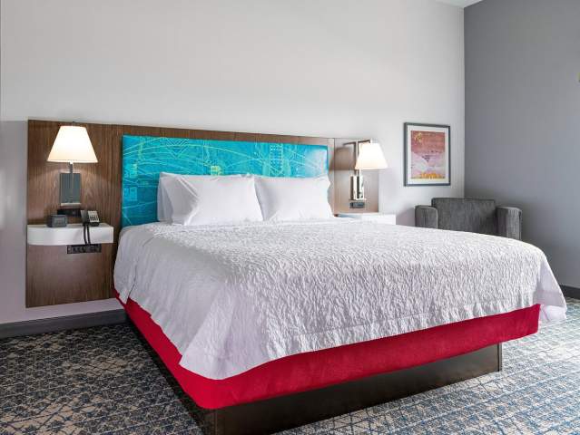 Hampton Inn Saline room