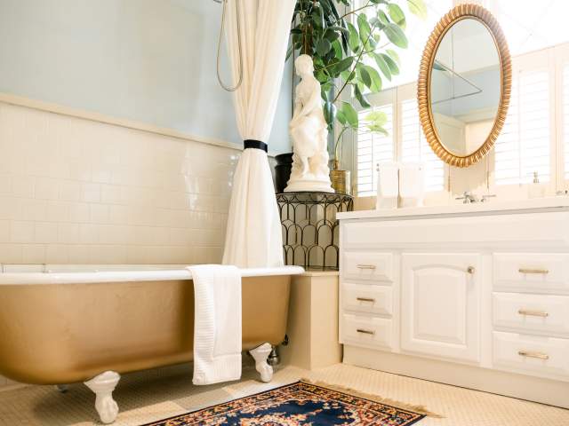 Heritage House bathroom 2024