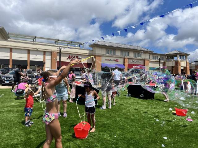 Bubbles at Geneva Commons