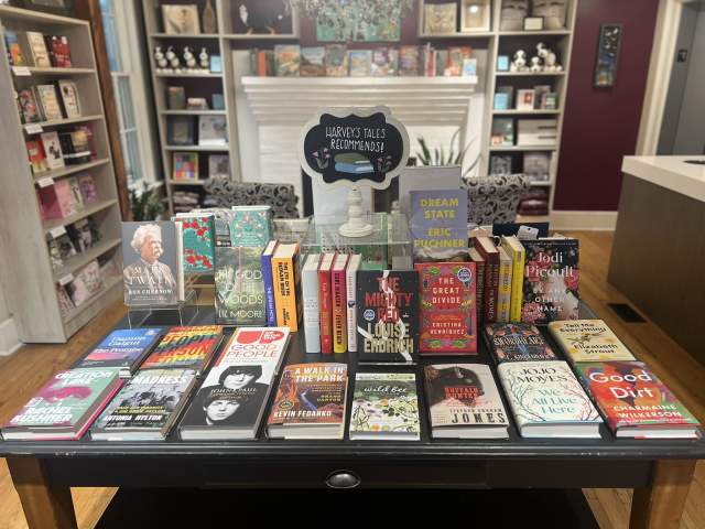 Harvey's Tales in Geneva, Illinois - Recommended reading table, interior