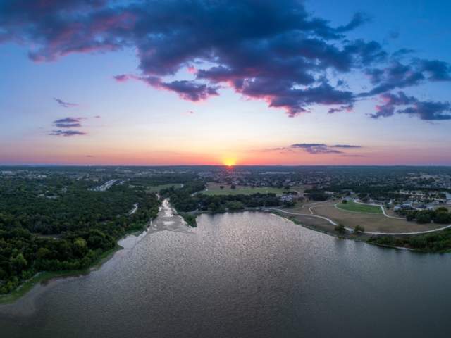 Landscape and Wildlife:🥉 3rd Place: "Lakeline Park Sunset" by Erik Fuentes