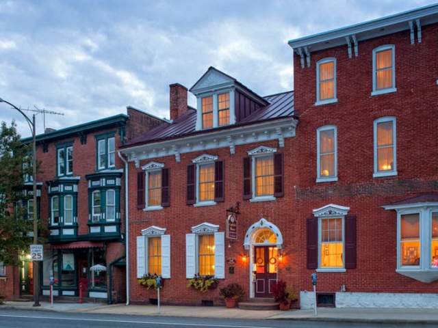 Exterior of the Carlisle House Bed & Breakfast