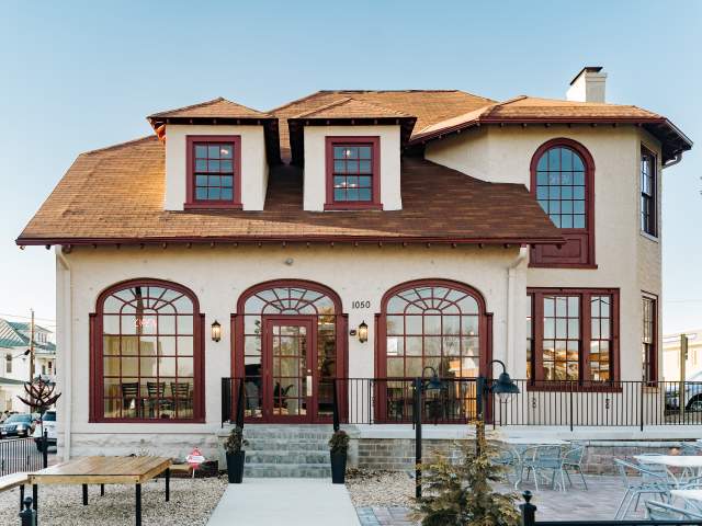 King Cropp Exterior
