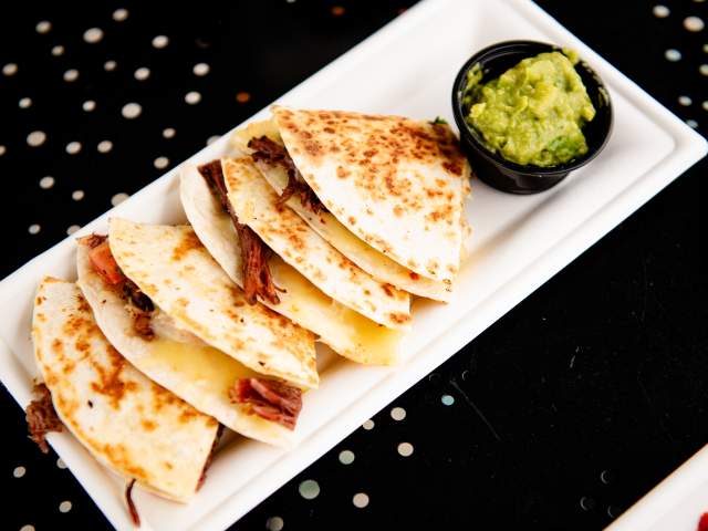 delicious quesadillas and guacamole at Sazòn Urbano