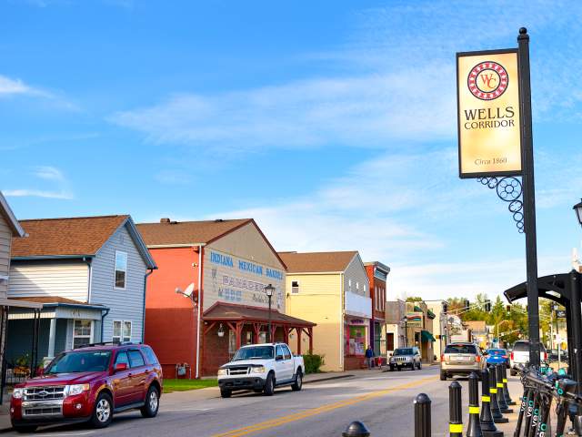 A Guide to Exploring the Wells Street Corridor