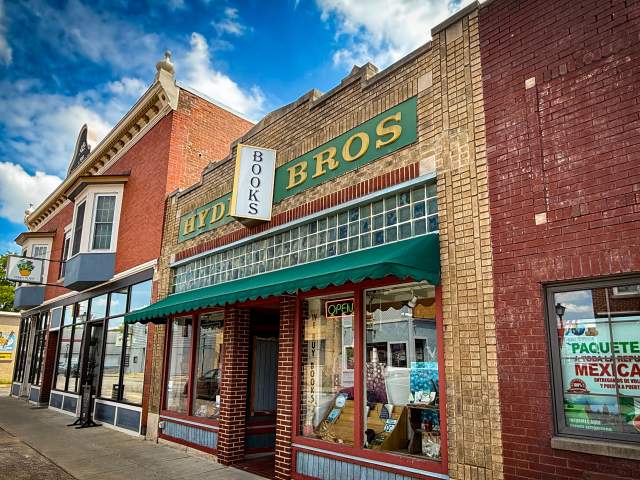 A Guide to Exploring the Wells Street Corridor
