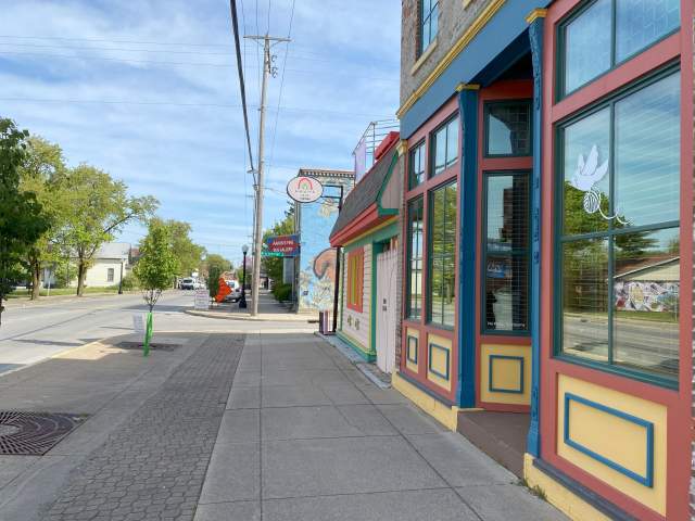 Strolling the Broadway Arts District