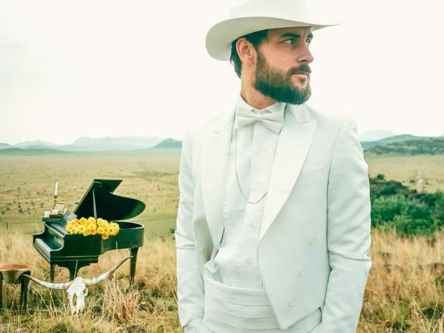 Musician Spotlight: Robert Ellis