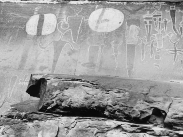 pictographs at the mouth of Courthouse Wash