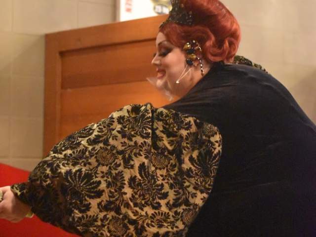 Drag Queen Straight to Ale