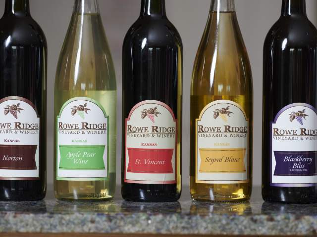 Rowe Ridge Winery & Vineyard bottles