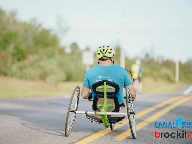 Wheelchair racer participates in Canal Run