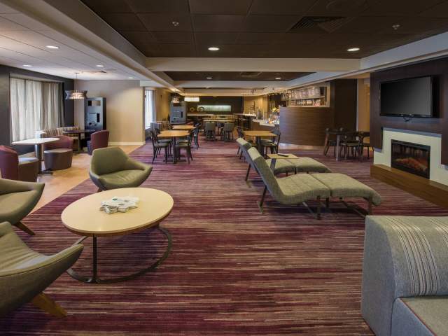 Courtyard by Marriott Moosic Lobby