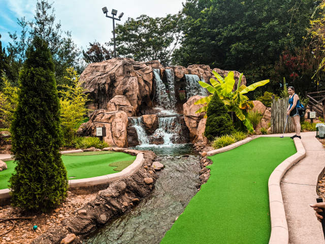 LKN Mini Golf Waterfall
