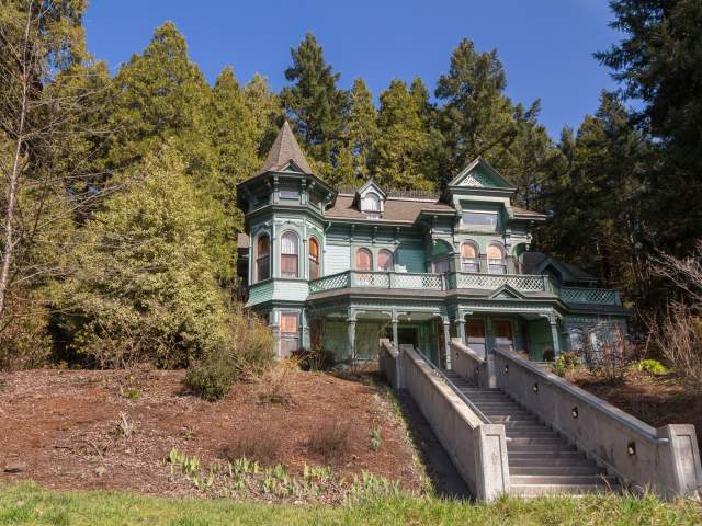 Shelton McMurphy Johnson House