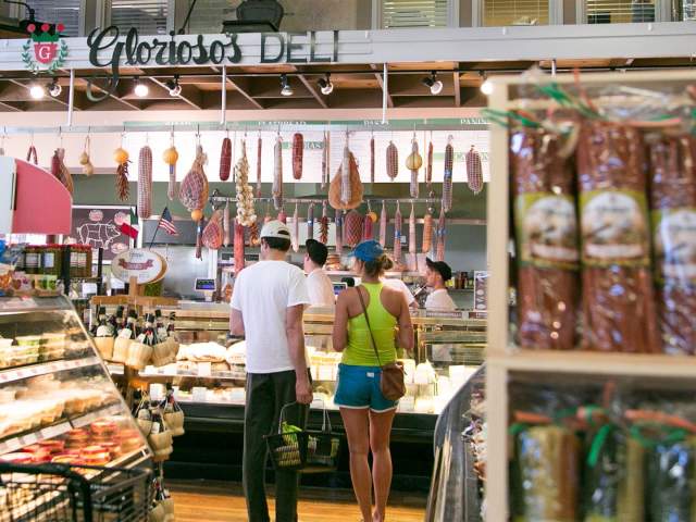 Gloriosos Interior Deli
