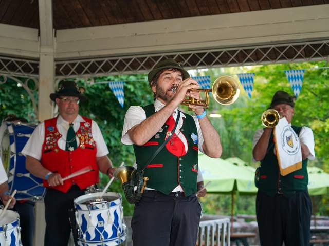 Man playing trumpet at Zoo Brew