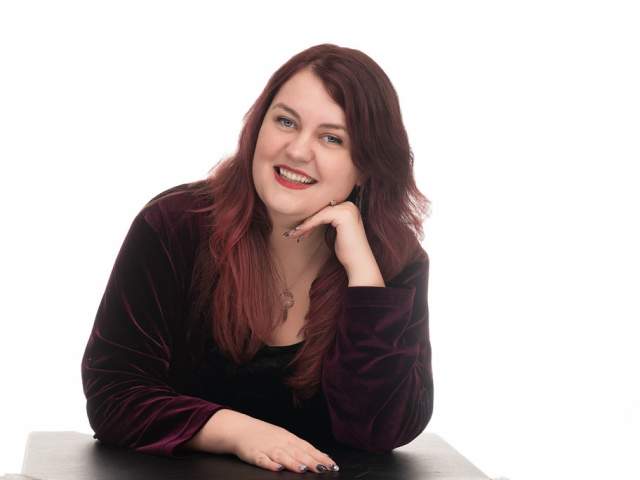 Amy Savage Headshot