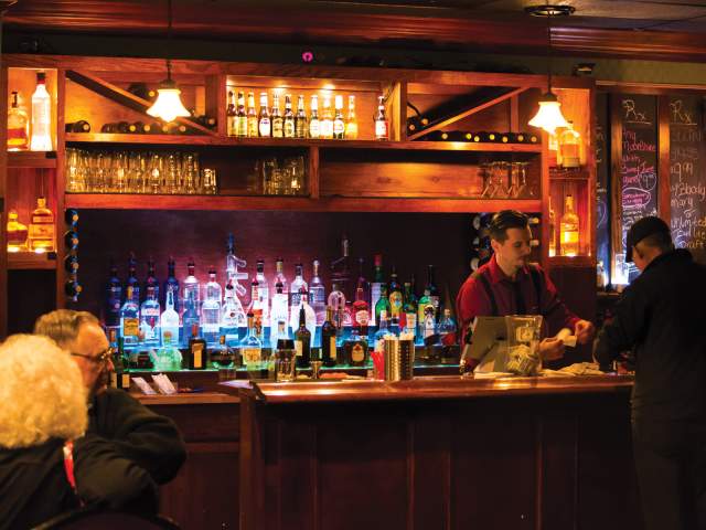 Capone's Dinner & Show bar