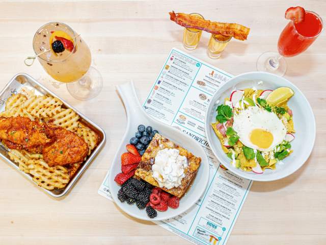 Brunch spread at JoJo's ShakeBAR Orlando