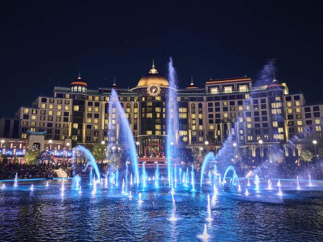 Fountain at night in front of Grand Helios Hotel at Celestial Park Universal Epic Universe