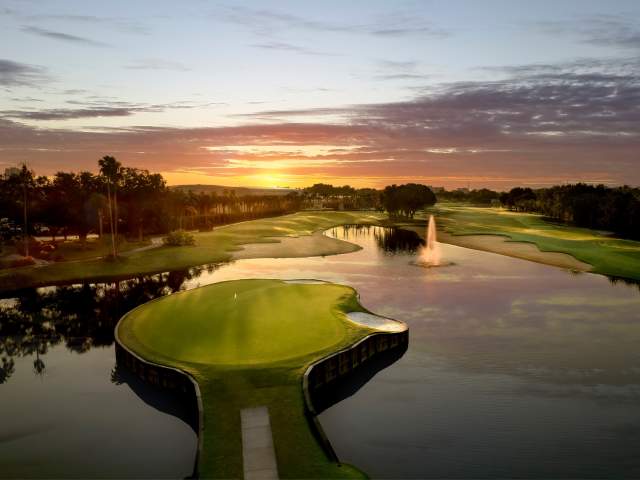 18th hole at Hawk's Landing Golf Club at Orlando World Center Marriott