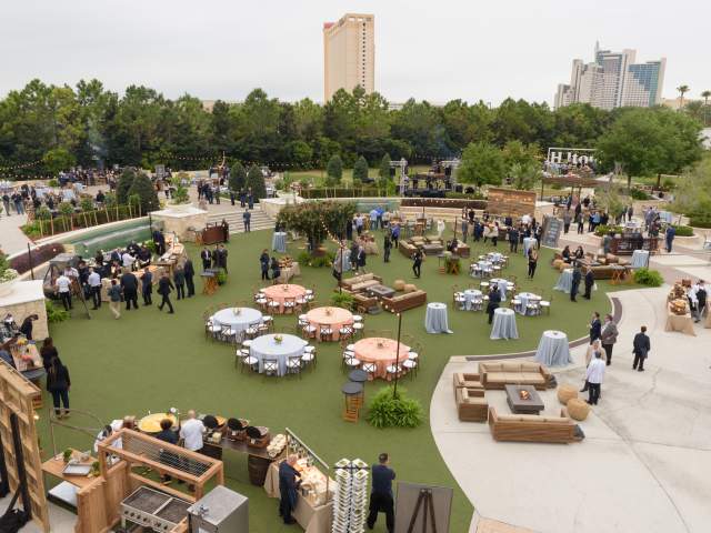 Outdoor event in promenade at Hilton Orlando