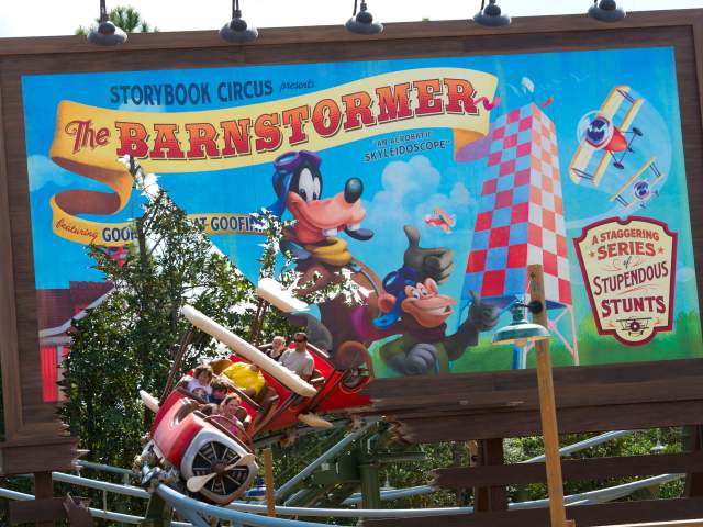 The Barnstormer com o Grande Goofini no Magic Kingdom Park