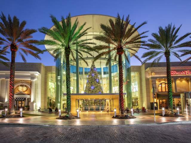 The Mall at Millenia main entrance at Christmas evening