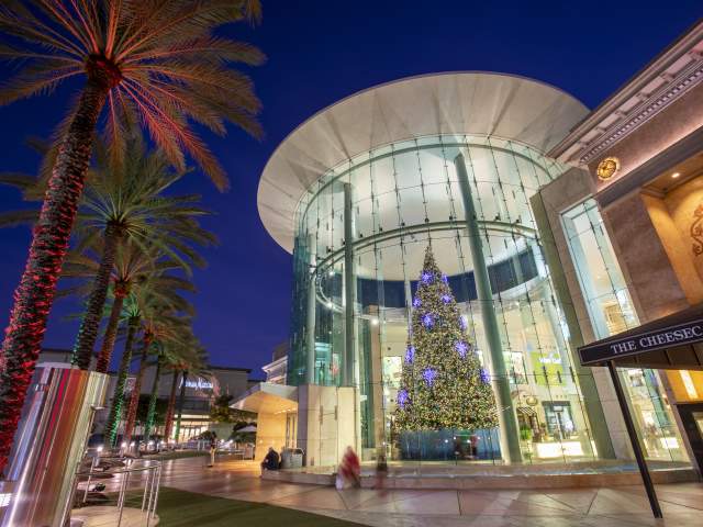 The Mall at Millenia main entrance for Christmas at night
