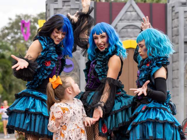 Entertainment at ZooTampa's Creatures of the Night Event