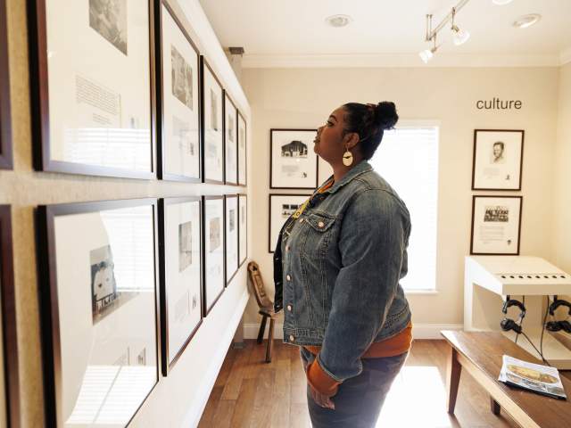 Influencer Katrina Dandridge visits Hannibal Square Heritage Center