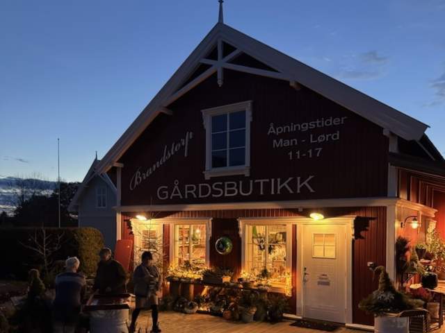Bilde av gårdsbutikken til Brandstorp Gård.