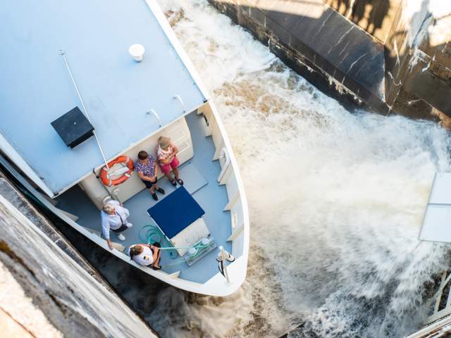 MS Brekke i Brekke sluser i Halden.
