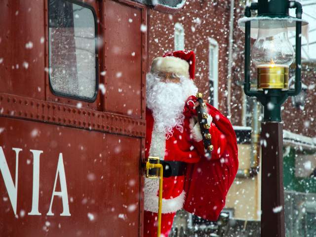 Holiday Train Rides PA | Polar Express & Family Adventures