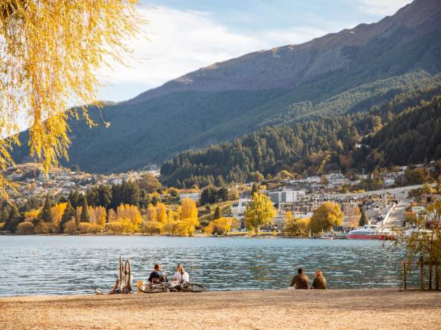 Queenstown Lakefront on an autumn day