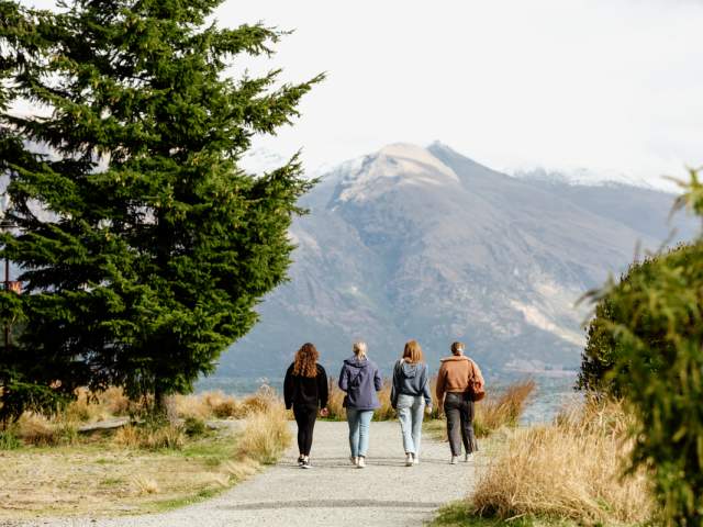 Photo of a group of people walking on the Queenstown Gardens trail
