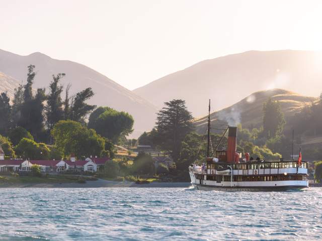 TSS Earnslaw Steamship arriving at Walter Peak