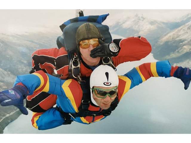 DK goes Skydiving