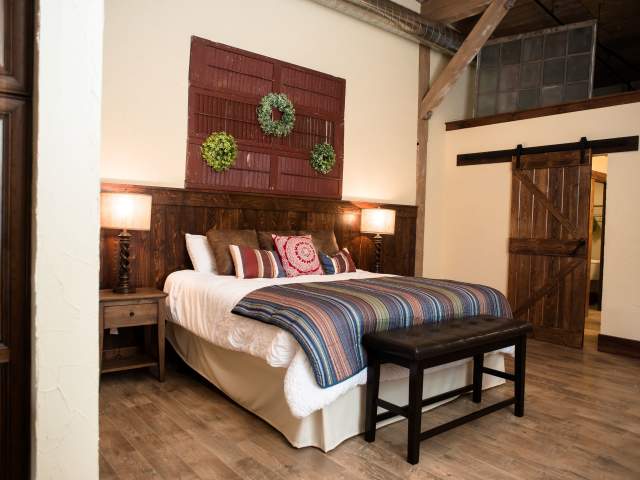 A king suite at Rusty Rail Brewing Company.