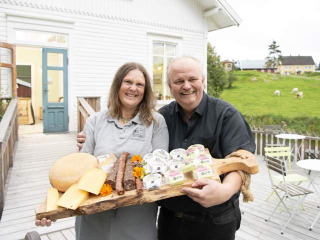 to mennesker med ost