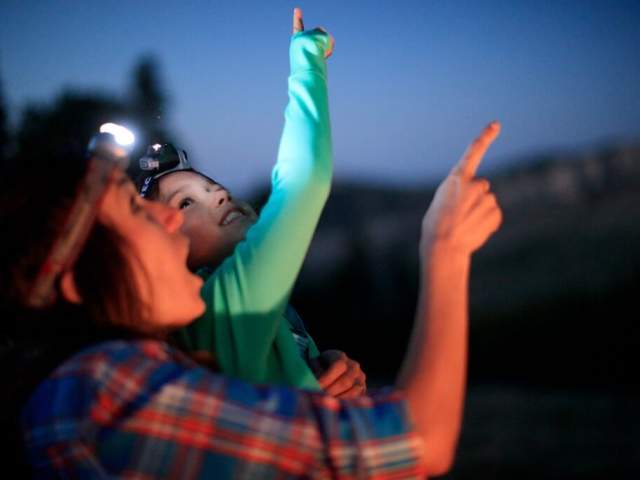 parent 7 child looking up at night