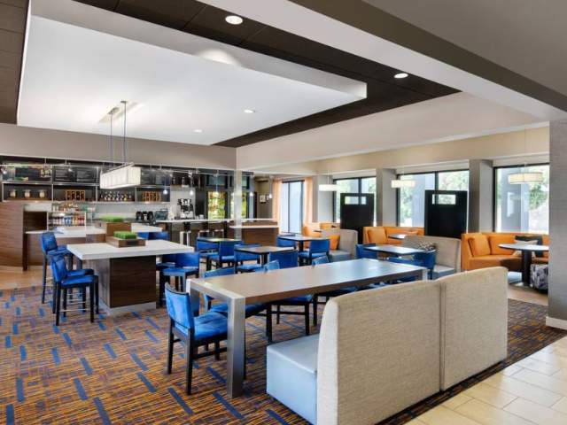 Courtyard by Marriott Addison/Midway