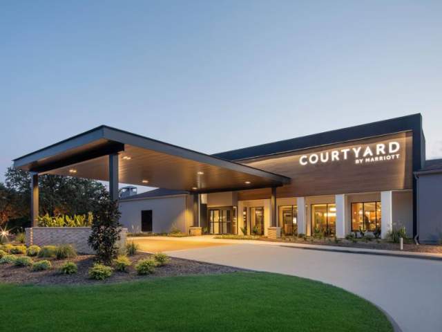 Courtyard by Marriott Addison/Midway