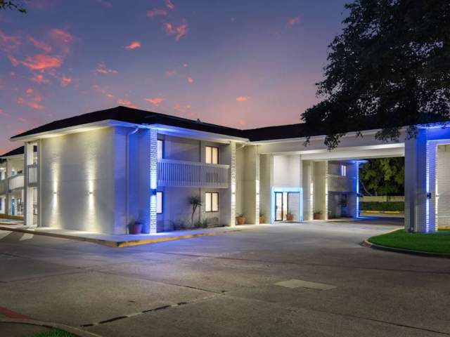 Motel 6 Dallas Addison