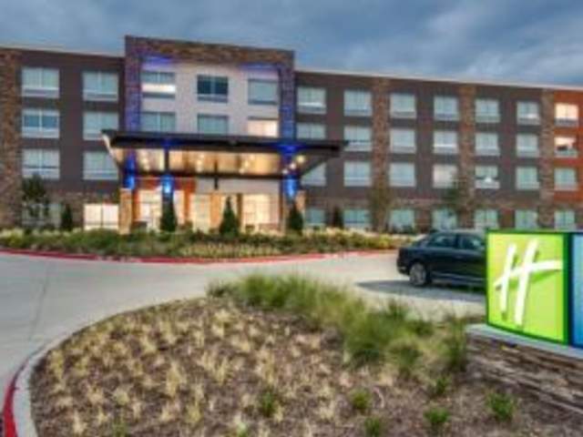Holiday Inn Express & Suites Dallas North Addison
