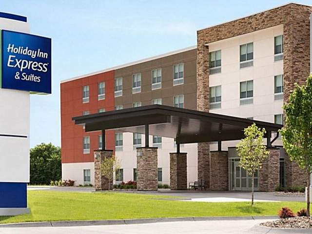 Holiday Inn Express & Suites Carlisle Southwest